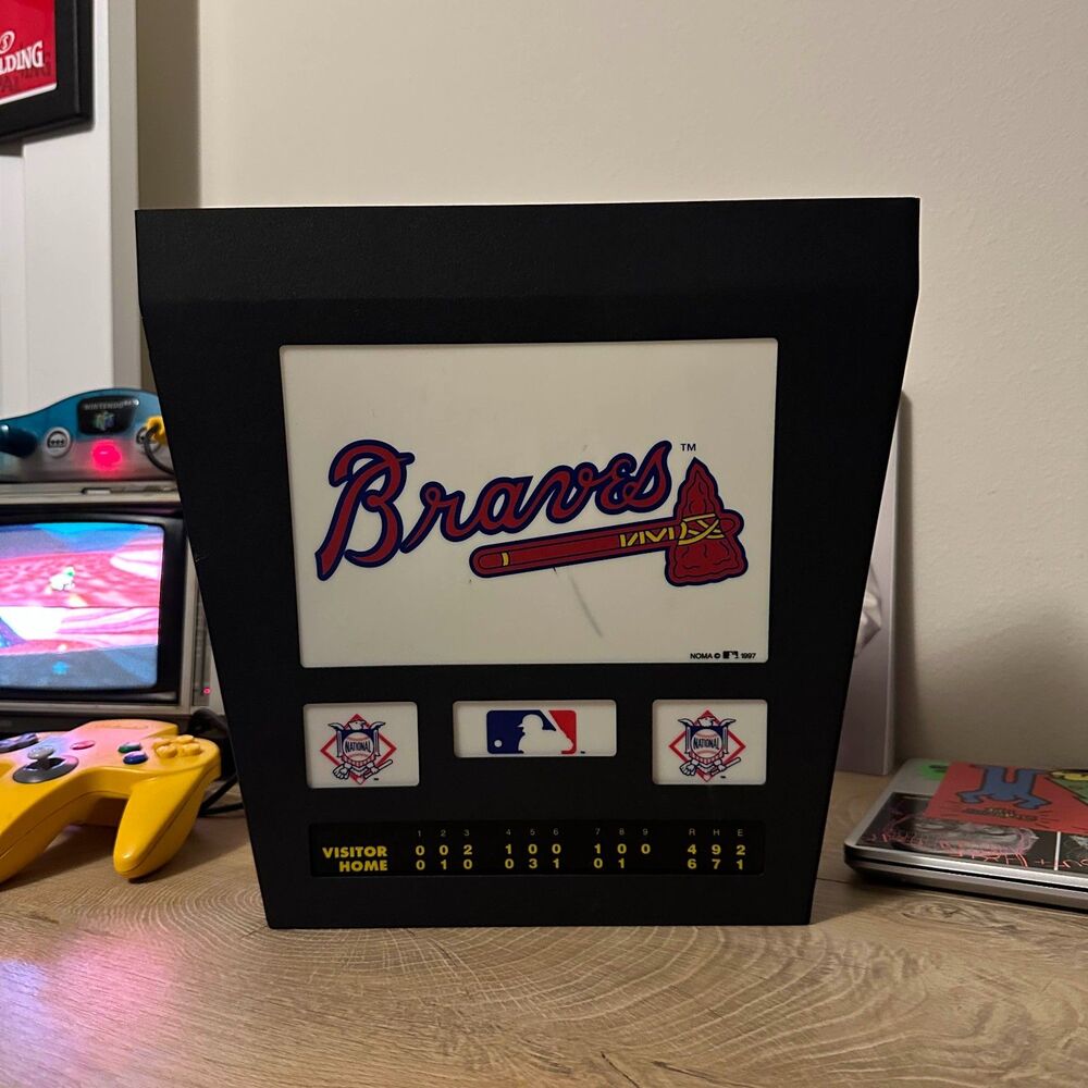 Vintage MLB Atlanta Braves Scoreboard Portable Wall Lamp